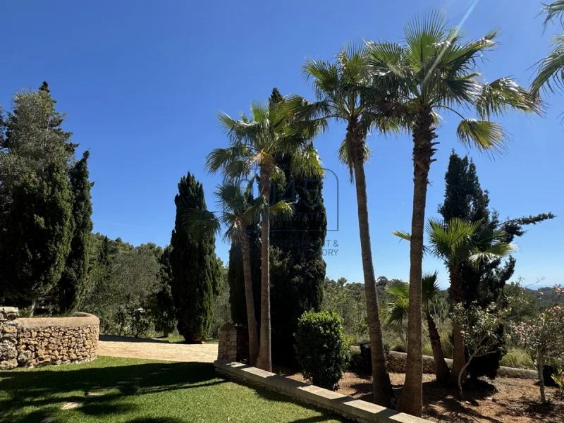 "Finca" mit Vermietungslizenz, Pool und Meerblick in der Nähe von S'Horta und Calonge