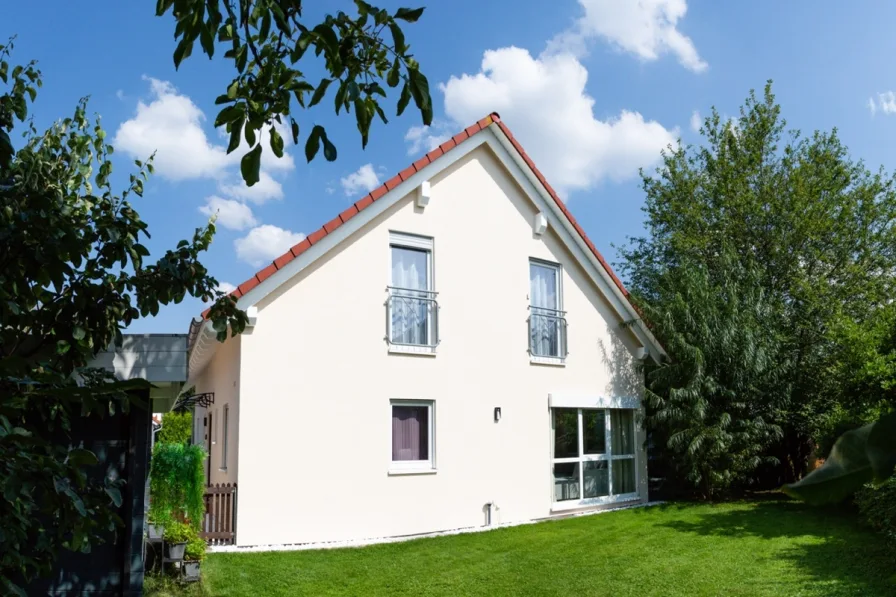 Hochwertiges Haus mit schönem Garten in ruhiger Lage in Grasbrunn