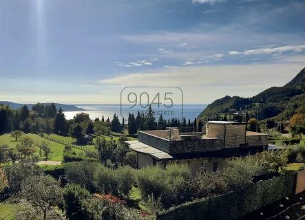 Moderne freistehende Villa mit Schwimmbad und Seeblick in Gargnano - Gardasee - Haus kaufen in Gargnano - Moderne freistehende Villa mit Schwimmbad und Seeblick in Gargnano - Gardasee