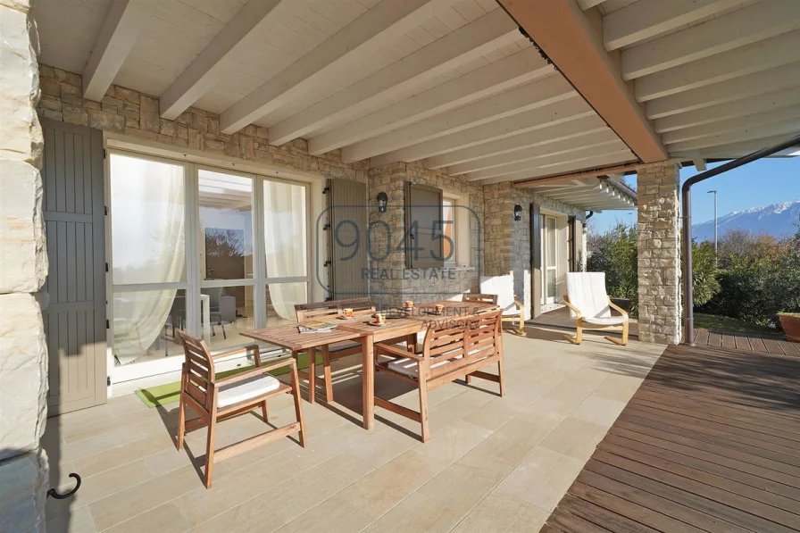 Moderne freistehende Villa mit Schwimmbad und Seeblick in Gargnano - Gardasee