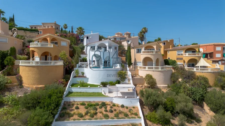 Villa mit traumhafter Strand-, Meer- und Weitsicht auf den Strand von Santa Ponsa