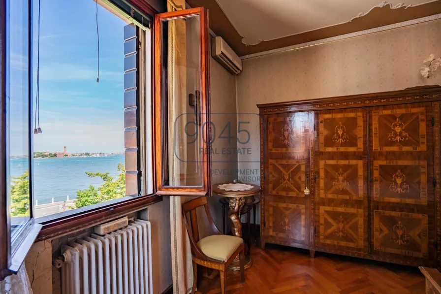 Lichtdurchflutete Wohnung mit Blick auf die Lagune in Lido von Venedig