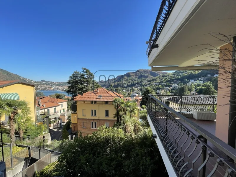 Freistehende Villa in unmittelbarer Nähe zur Schweiz in Como - Lombardei