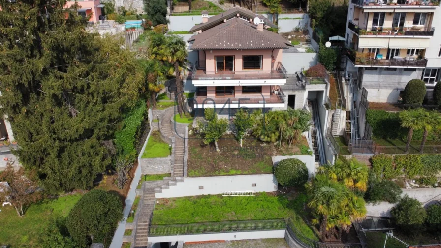 Freistehende Villa in unmittelbarer Nähe zur Schweiz in Como - Lombardei