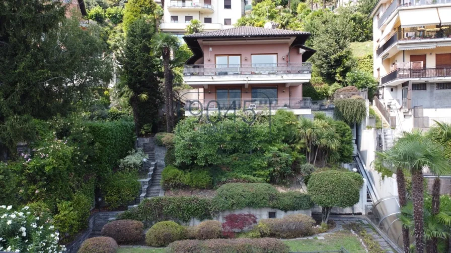 Freistehende Villa in unmittelbarer Nähe zur Schweiz in Como - Lombardei