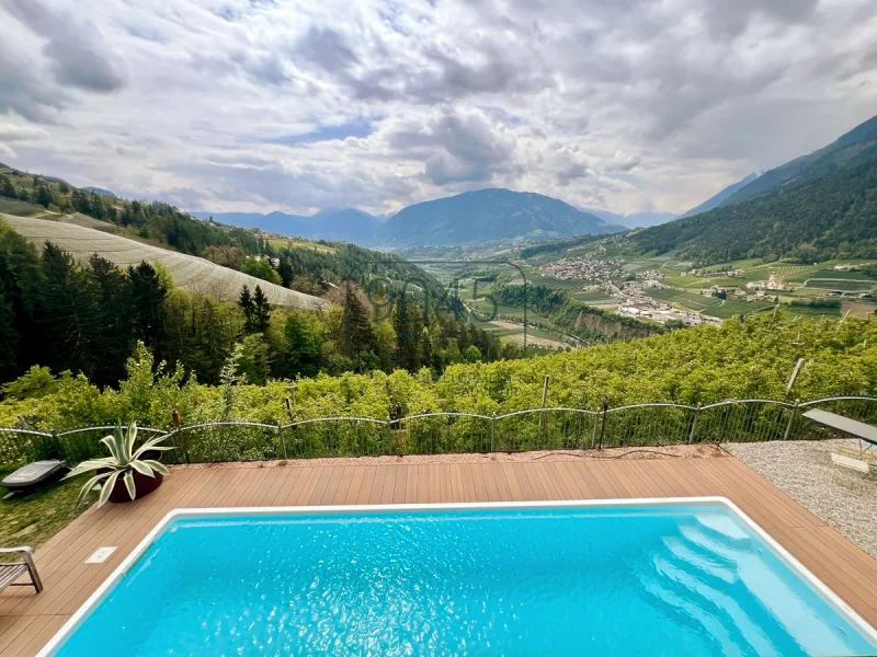 Geschlossener Hof für Pferdehaltung mit Panoramablick im Meraner Land - Südtirol - Haus kaufen in Schenna - Geschlossener Hof für Pferdehaltung mit Panoramablick im Meraner Land - Südtirol