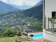 Geschlossener Hof für Pferdehaltung mit Panoramablick im Meraner Land - Südtirol