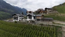 Geschlossener Hof für Pferdehaltung mit Panoramablick im Meraner Land - Südtirol