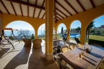 Exclusive Villa auf einer Anhöhe mit Seeblick und Pool in Costermano