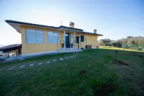 Exclusive Villa auf einer Anhöhe mit Seeblick und Pool in Costermano