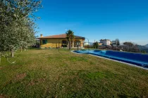 Exclusive Villa auf einer Anhöhe mit Seeblick und Pool in Costermano