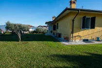 Exclusive Villa auf einer Anhöhe mit Seeblick und Pool in Costermano