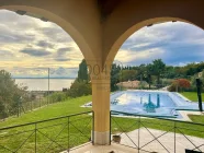 Exclusive Villa auf einer Anhöhe mit Seeblick und Pool in Costermano