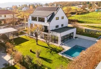 Traumhafte Familienvilla mit Panoramablick und Pool in Brunn am Gebirge