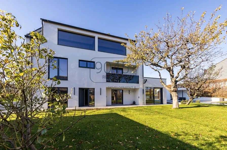 Traumhafte Familienvilla mit Panoramablick und Pool in Brunn am Gebirge