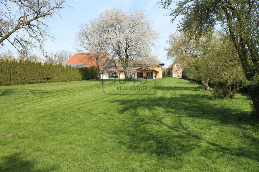 Landhaus in herrlicher privater Ruhelage und großen Grundstück