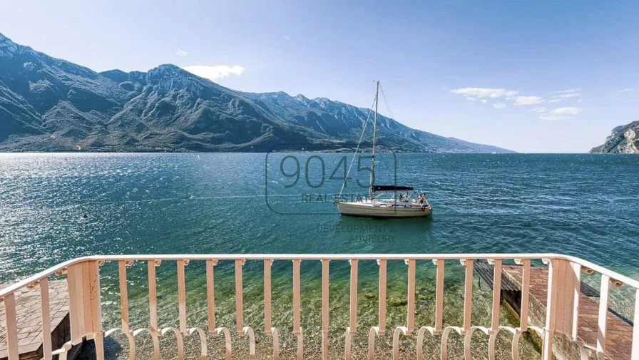 Exklusives Anwesen mit direktem Seezugang in Limone sul Garda – Gardasee - Haus kaufen in Limone sul Garda - Secret Sale: Exklusives Anwesen mit direktem Seezugang in Limone sul Garda – Gardasee