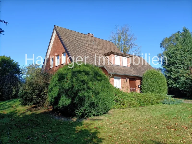 Ansicht Gebäude - Haus kaufen in Egestorf - Solider Rotklinker als großzügiger Familienplatzauf hellem, sonnigen Grundstück