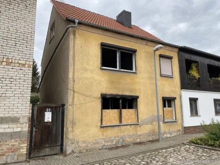 Außenansicht - Haus kaufen in Unseburg - Abriss oder Sanierung!? Es gibt viel zu tun.