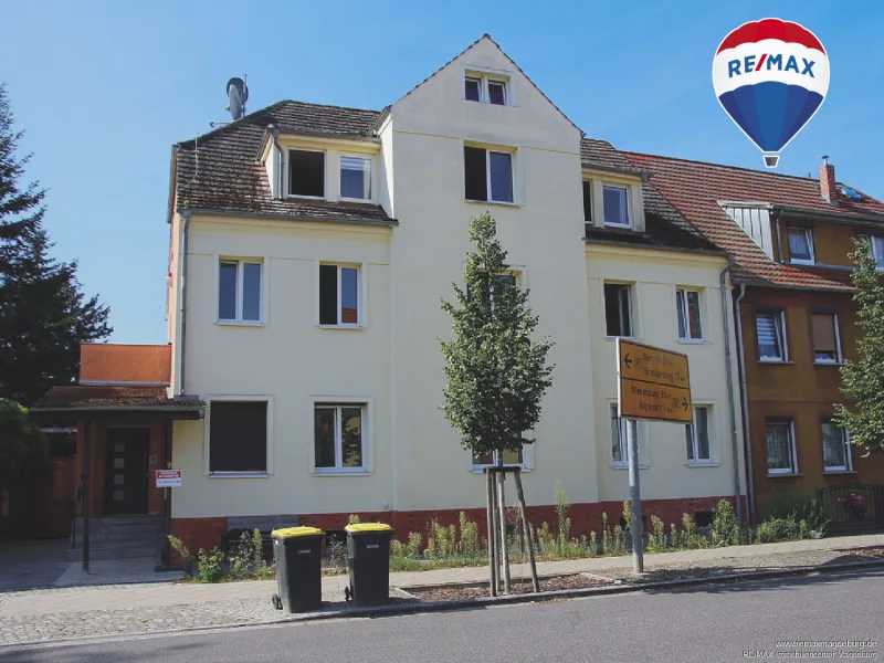 Hausansicht - Haus kaufen in Ziesar - Raum für Visionen: Flexibles Mehrfamilienhaus mit Traumgarten und Pool