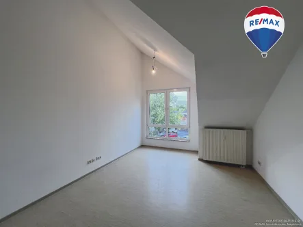 Wohn-/Schlafraum - Wohnung mieten in Magdeburg - Studenten, Azubis, Berufspendler! Einraumapartment + Terrasse + Pantryküche + TG-Stellplatz