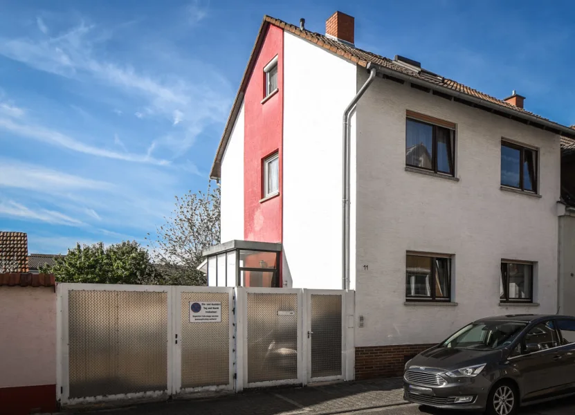 - Haus kaufen in Mannheim - Einfamilienhaus in zentraler Lage von Mannheim-Friedrichsfeld