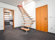 Treppe zum ausgebauten Dachgeschoss