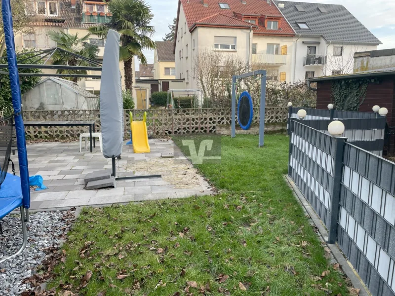 Garten mit Terrasse und viel Platz zur flexiblen Nutzung