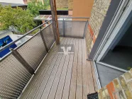 Großer, überdachter Balkon zum entspannten Verweilen