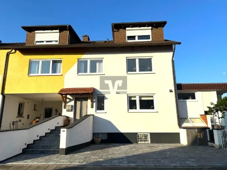 Titelbild - Haus kaufen in Mutterstadt - Doppelhaushälfte -Platzwunder: Einziehen und Wohlfühlen!