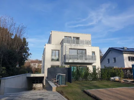 Außenansicht - Wohnung kaufen in Bonn / Limperich - NEUBAU - TOP LAGE: Hochwertige 2-Zimmer Wohnung mit Terrasse u. Garten! - Provisionsfrei -