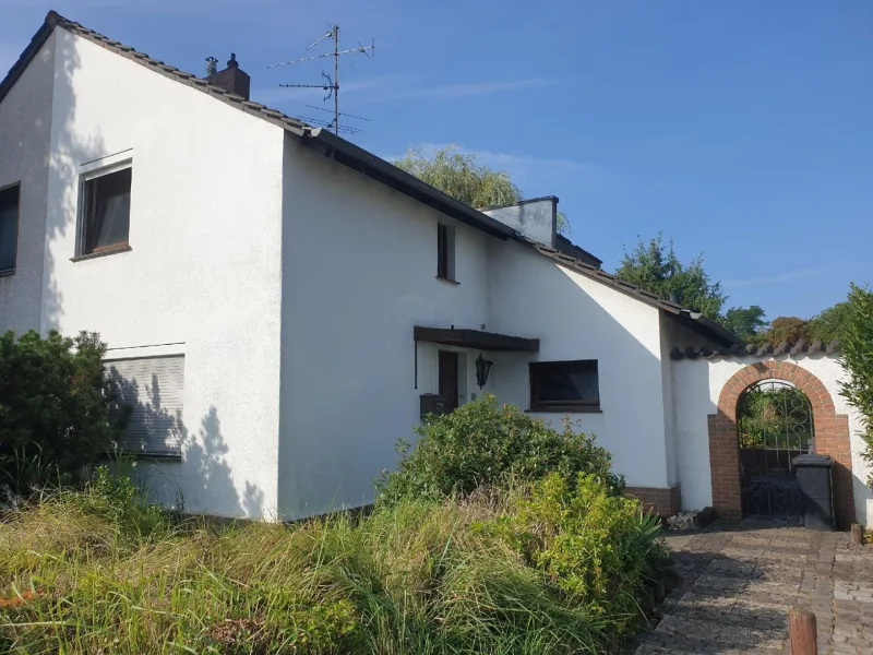 Frontansicht (1) - Haus kaufen in Bonn / Tannenbusch - Charmante Doppelhaushälfte mit Garten und Ausbaupotential !!!