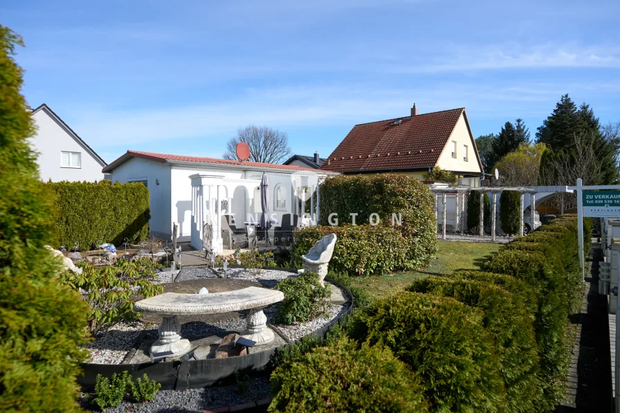 Garten - Haus kaufen in Oranienburg - Klein aber Mein! Idyllisches Einfamilienhaus mit mediterranem Garten