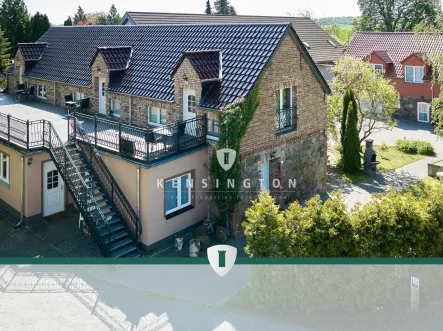 Drohnenaufnahme - Haus kaufen in Parsteinsee - Traumhafter Vier-Seitenhof im idyllischen Parsteinsee - eine einzigartige Kapitalanlage