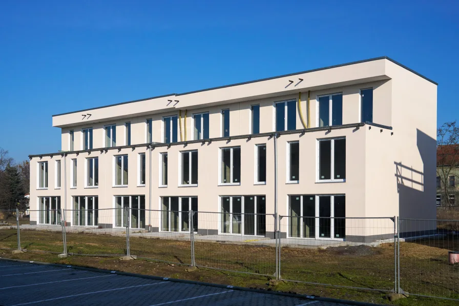 Hinteransicht - Haus kaufen in Werneuchen - Reihenendhaus mit viel Platz & moderner Architektur