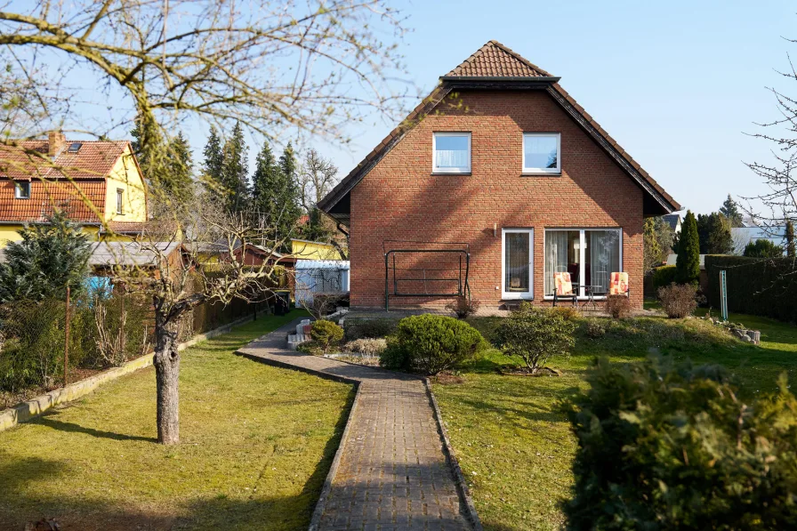 Außnansicht - Haus kaufen in Berlin / Mahlsdorf - Willkommen zu Hause! Gemütliches Einfamilienhaus mit Gartenparadies