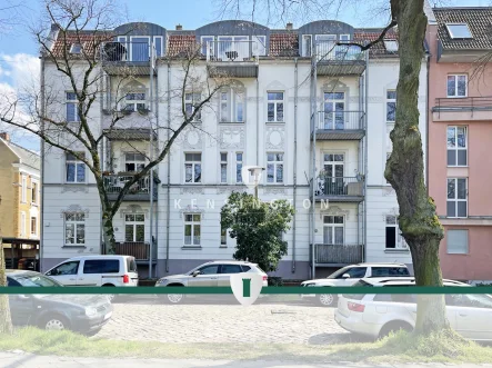 Hausansicht - Wohnung kaufen in Berlin / Grünau - Geräumige 3-Zimmer-Wohnung im Grünen an der Dahme mit zwei Bädern & zwei Balkonen!