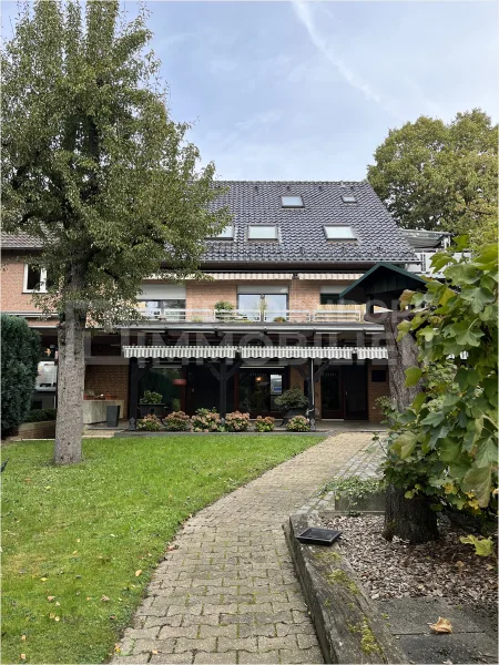 Peter Dondorf Immobilien GmbH - Wohnung kaufen in Aachen - Aachen-Forst große 2,5 Zimmer Eigentumswohnung mit gepflegten Garten
