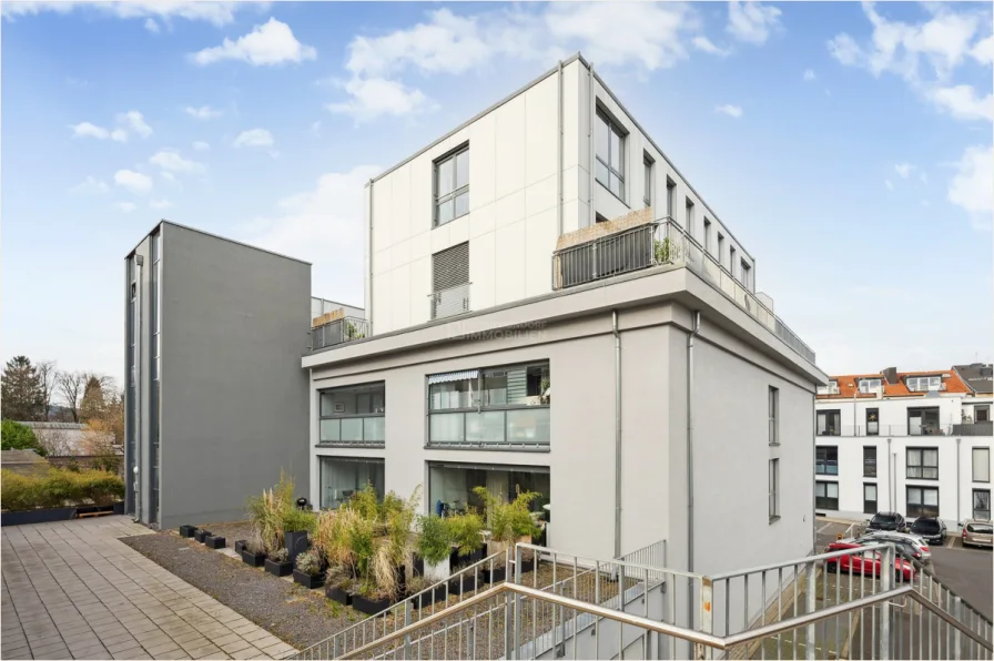 Peter Dondorf Immobilien - Haus kaufen in Aachen - Stadthaus auf historischem Bunkerdach im Aachener Süden!