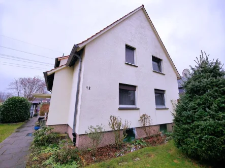 Außenansicht - Haus kaufen in Halle (Westfalen) - Zweifamilienhaus mit Ausbaureserve und unverbautem Blick auf den Teuto