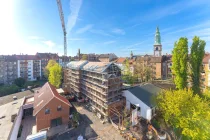 Blick vom Balkon auf das Quartier im Innenhof