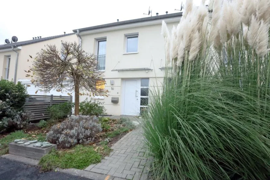1699772117-Haus4.JPG - Haus kaufen in Langenselbold - Familientraum in Langenselbold Reihenendhaus mit Garten 