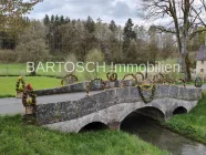 Osterschmuck im Dorf