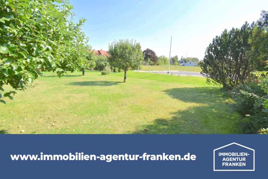  - Grundstück kaufen in Erlangen / Steudach - Sonniger Bauplatz in Erlangen-Steudach zu verkaufen – ideal für alle, die’s nicht eilig haben mit dem Bauen ;–)