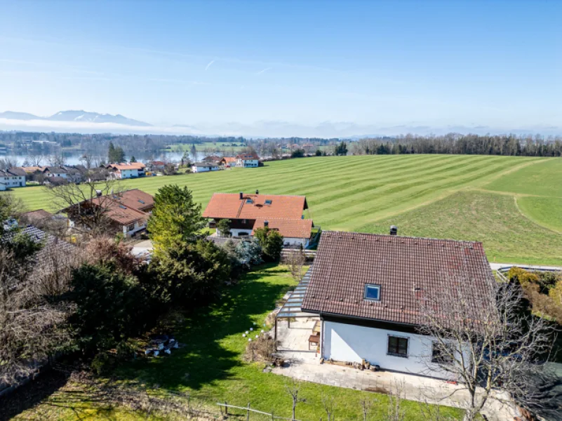 traumhafte Lage - Haus kaufen in Seehausen am Staffelsee - Landhaus mit Berg- und Seeblick am See