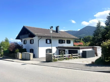 Gepflegtes Wohnhaus - Wohnung mieten in Bad Kohlgrub - Bad Kohlgrub - Schöne und sonnige Dachgeschosswohnung mit Südbalkon und Weitblick