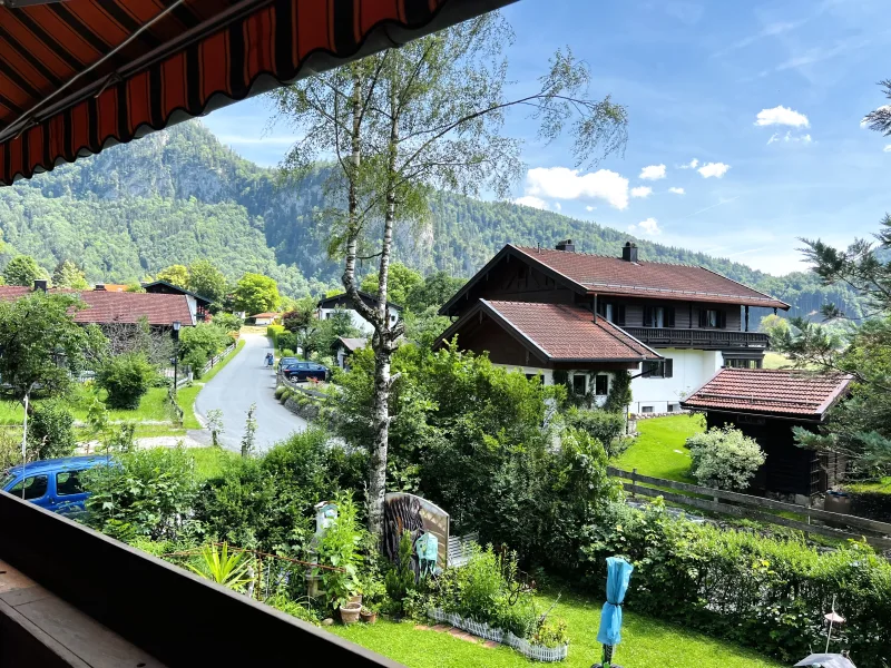 Südbalkon - Haus kaufen in Unterwössen - 2-Familienhaus in naturnaher Lage mit Bergblick