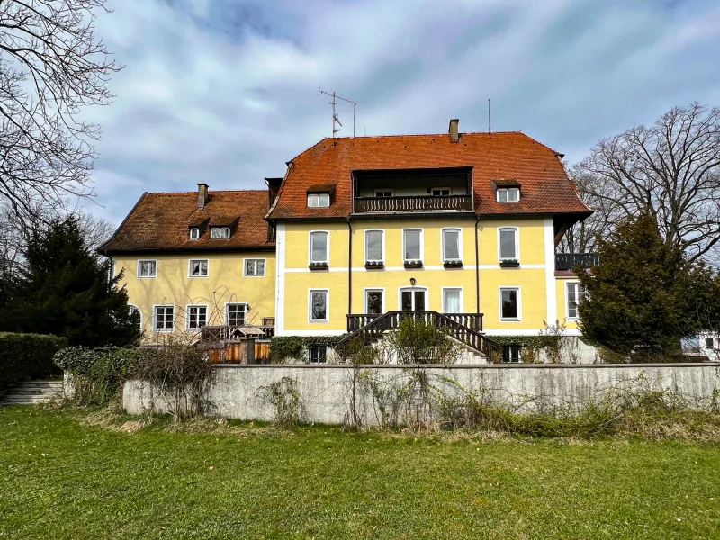 Traumhaftes Herrenhaus - Wohnung mieten in Prien am Chiemsee - RESERVIERT! FERIENWOHNUNG: 3-Zi. in einzigartiger Lage mit Bergblick, fußläufig zum Chiemsee