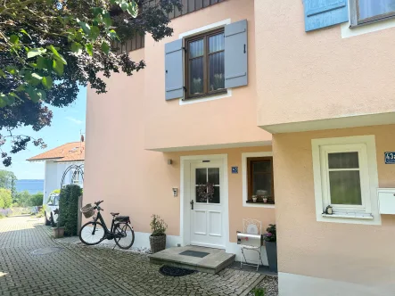 Eingang - Haus kaufen in Gstadt am Chiemsee - DHH in unmittelbarer Seenähe mit See- & Bergblick