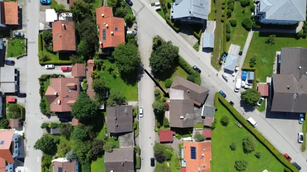 GST von oben - Grundstück kaufen in Bernau am Chiemsee - Sonniges Eckgrundstück in bester Lage mit Bergblick & Altbestand